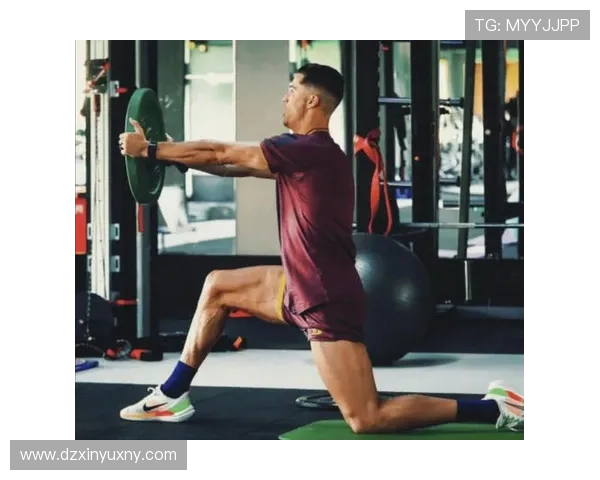 纳赛尔勉励德罗专注训练踢足球 纳赛尔勉励德罗专注训练踢足球